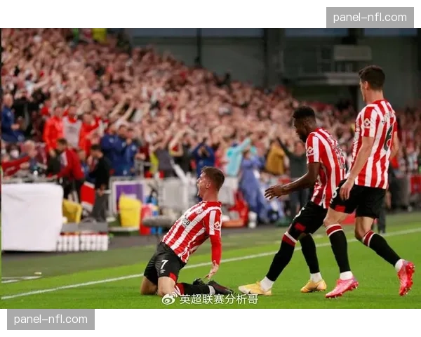 英超第30轮战报：十人切尔西2-2战平布伦特福德，帕尔默点射救主